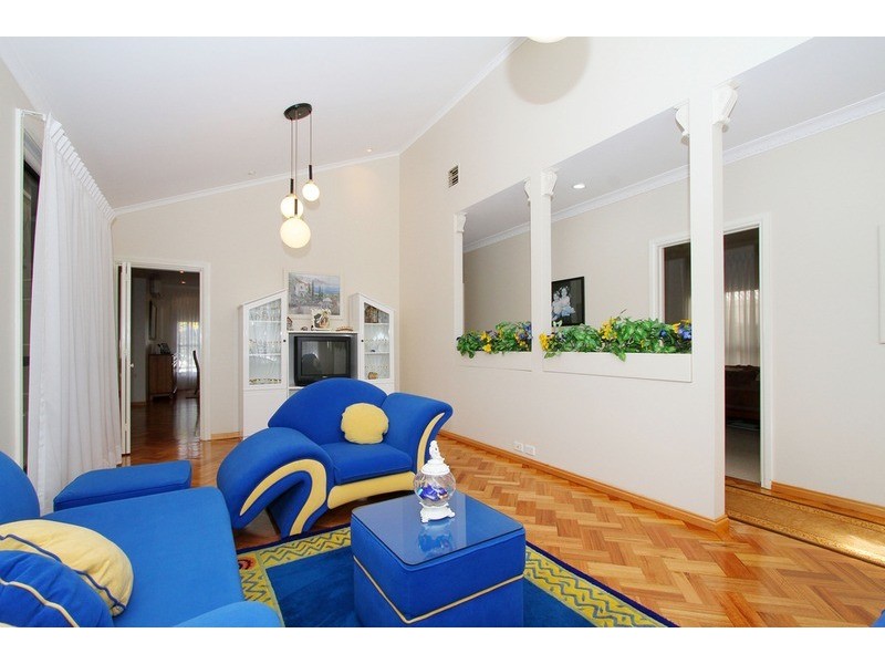 15 Mitchell Court, Taylors Lakes VIC 3038