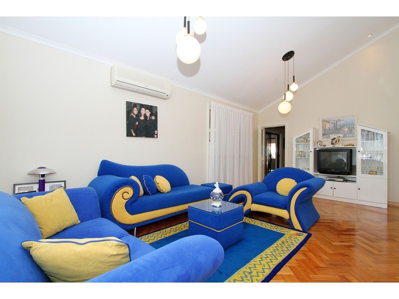 15 Mitchell Court, Taylors Lakes VIC 3038