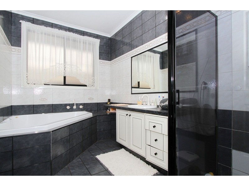 15 Mitchell Court, Taylors Lakes VIC 3038