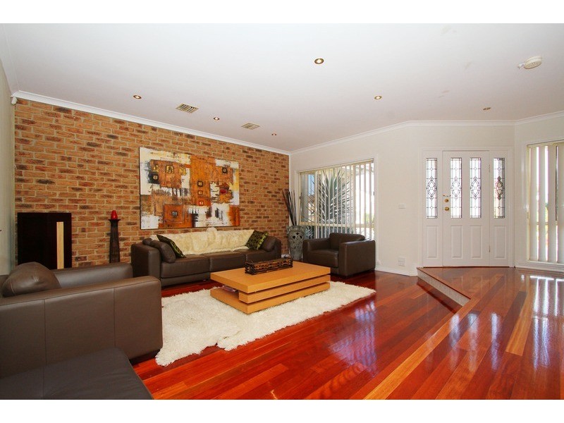 13  Strzelecki Court, Taylors Lakes VIC 3038