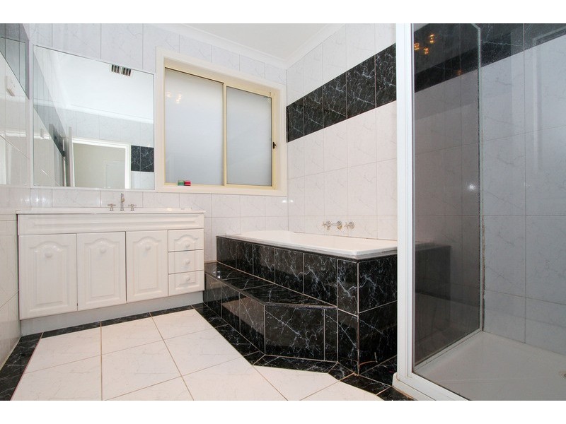 13  Strzelecki Court, Taylors Lakes VIC 3038