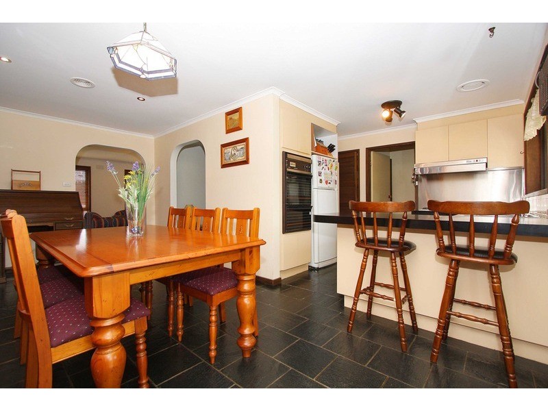 11 Cocoparra Crescent, Taylors Lakes VIC 3038