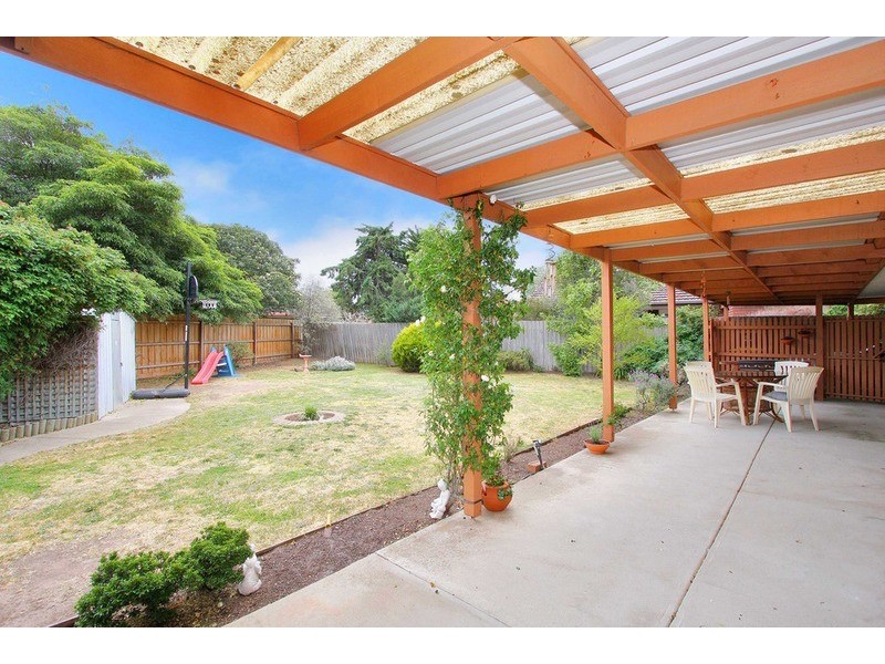 11 Cocoparra Crescent, Taylors Lakes VIC 3038