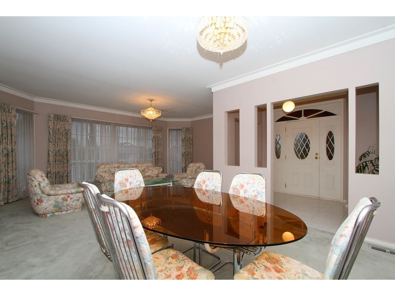 9 Messina Crescent, Taylors Lakes VIC 3038