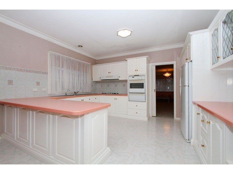 9 Messina Crescent, Taylors Lakes VIC 3038