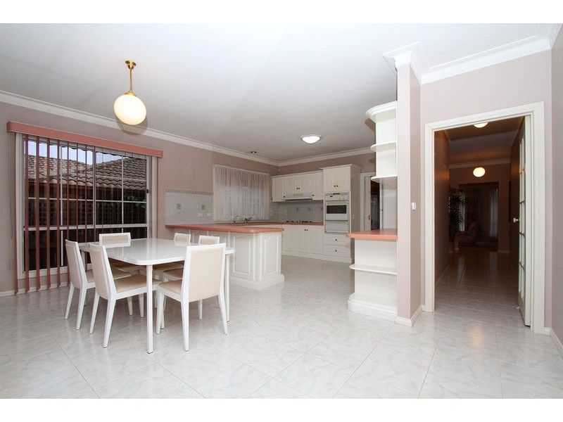 9 Messina Crescent, Taylors Lakes VIC 3038