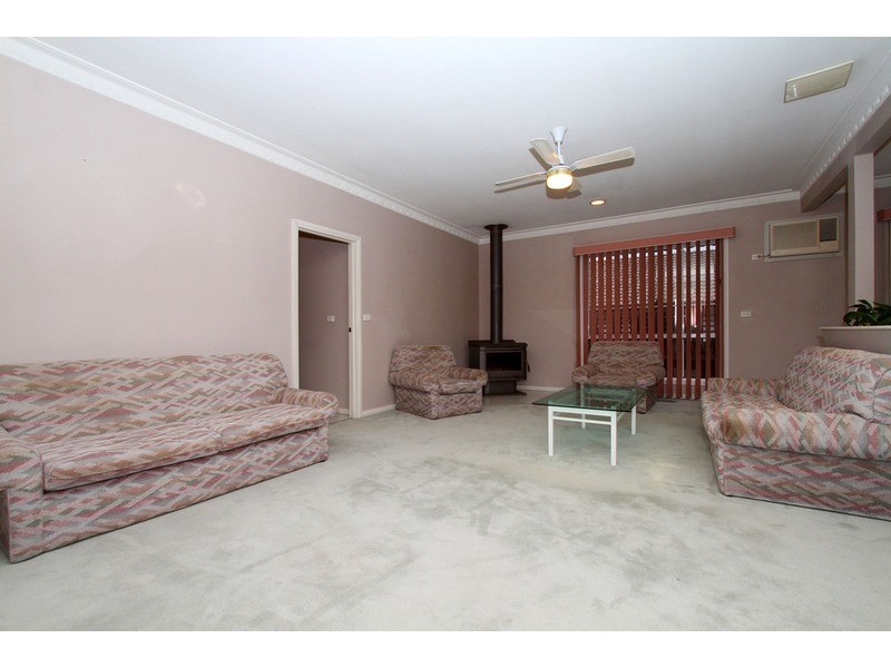 9 Messina Crescent, Taylors Lakes VIC 3038