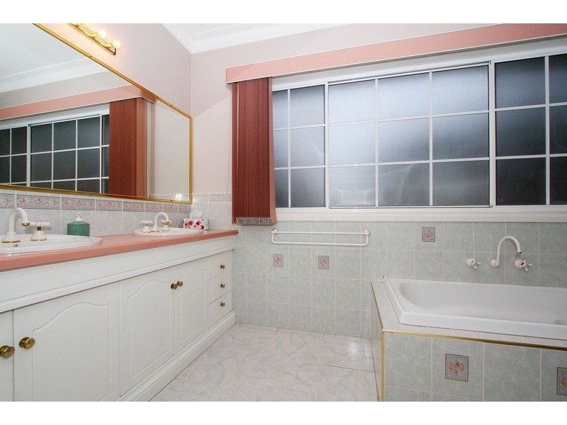 9 Messina Crescent, Taylors Lakes VIC 3038