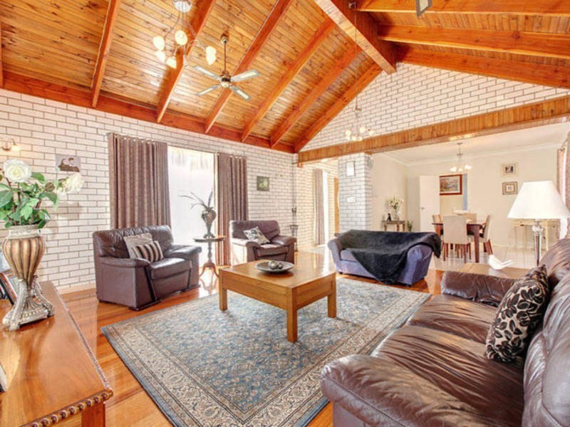 2  Thornhill Drive, Keilor Downs VIC 3038