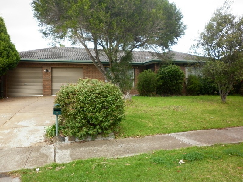 3 Barbary  Crescent, Taylors Lakes VIC 3038