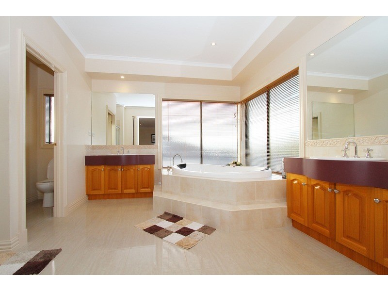 20 Topaz Drive, Hillside VIC 3037