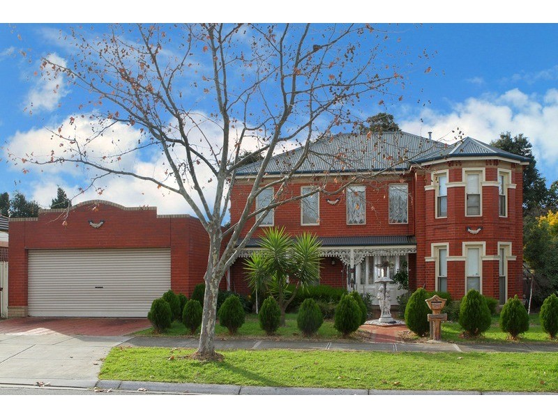 4 Wentworth Drive, Taylors Lakes VIC 3038