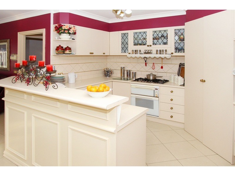 4 Wentworth Drive, Taylors Lakes VIC 3038