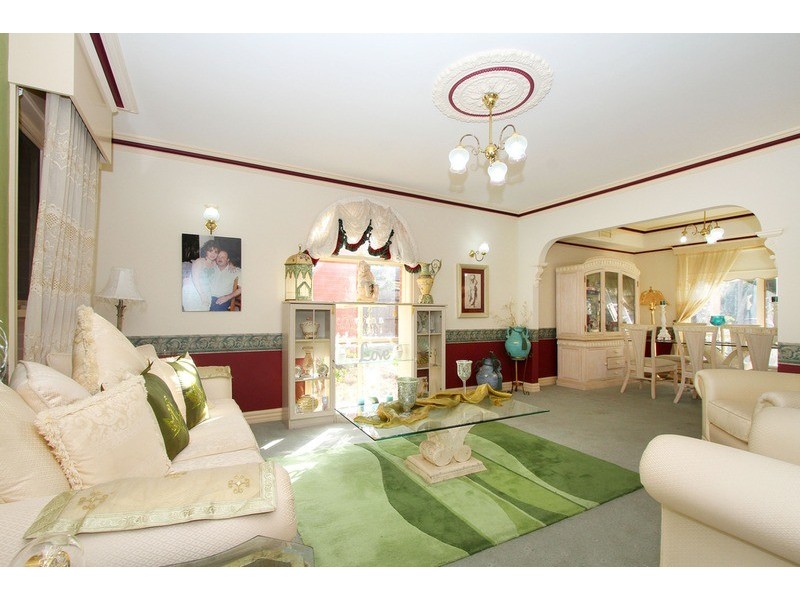 4 Wentworth Drive, Taylors Lakes VIC 3038