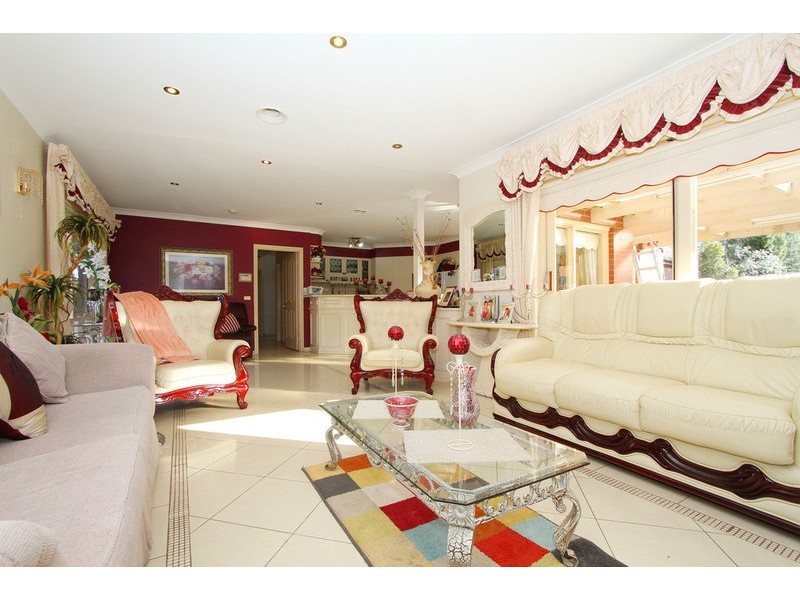 4 Wentworth Drive, Taylors Lakes VIC 3038