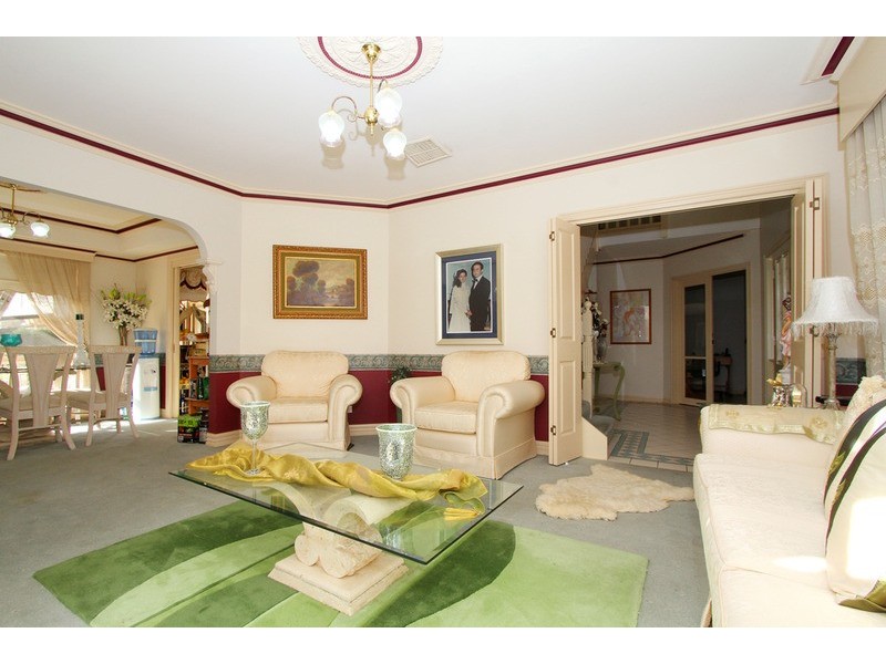 4 Wentworth Drive, Taylors Lakes VIC 3038