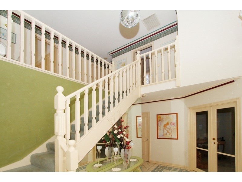 4 Wentworth Drive, Taylors Lakes VIC 3038