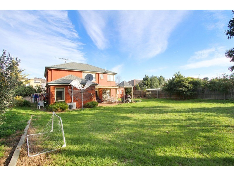 4 Wentworth Drive, Taylors Lakes VIC 3038