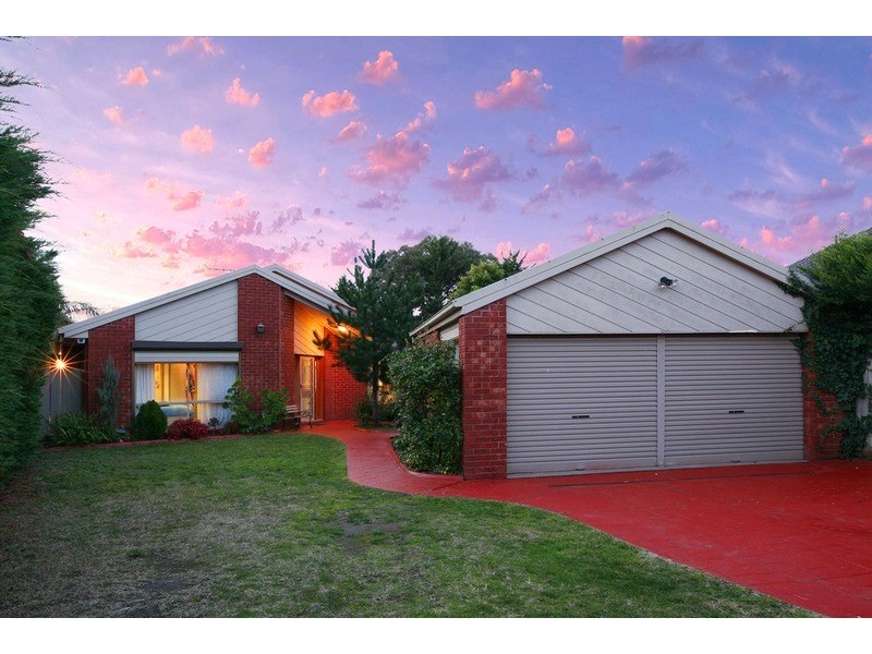 15 Laser Court, Taylors Lakes VIC 3038