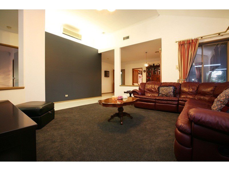 15 Laser Court, Taylors Lakes VIC 3038