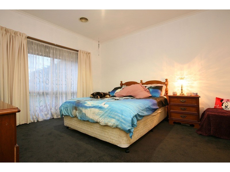 15 Laser Court, Taylors Lakes VIC 3038