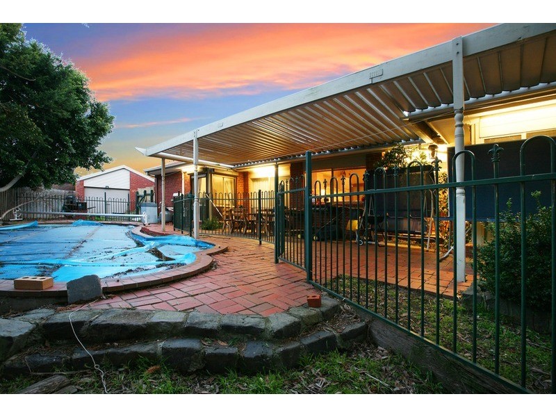 15 Laser Court, Taylors Lakes VIC 3038