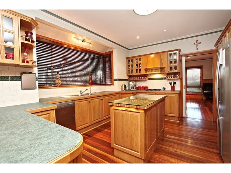 1 Nepean Court, Taylors Lakes VIC 3038