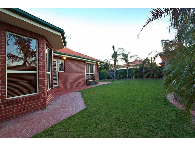 1 Nepean Court, Taylors Lakes VIC 3038