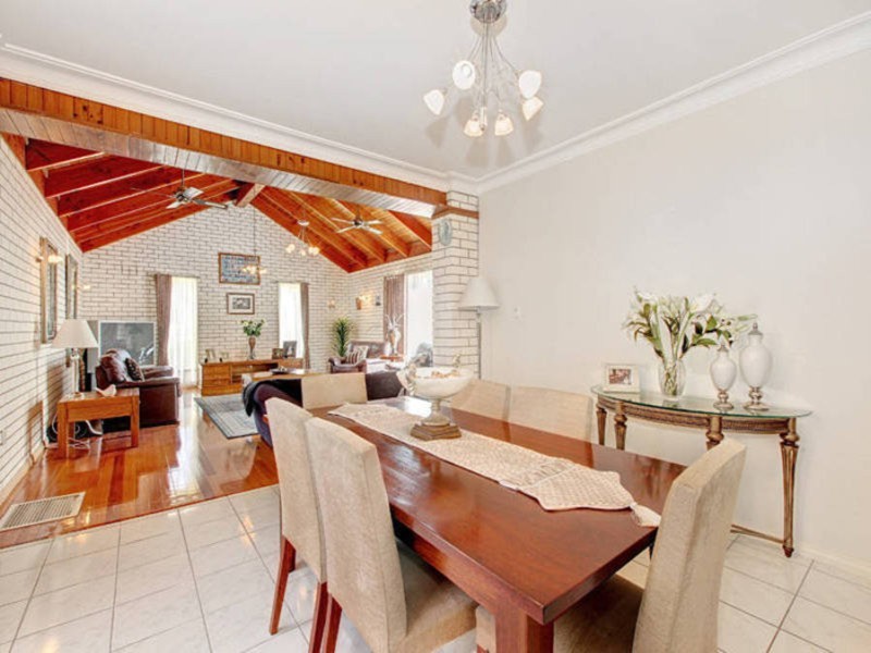 2  Thornhill Drive, Keilor Downs VIC 3038