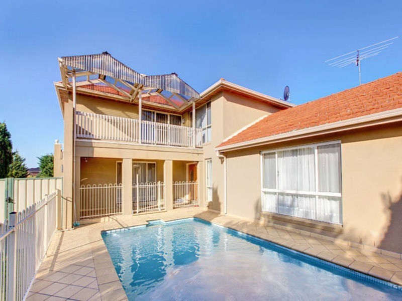 2  Thornhill Drive, Keilor Downs VIC 3038