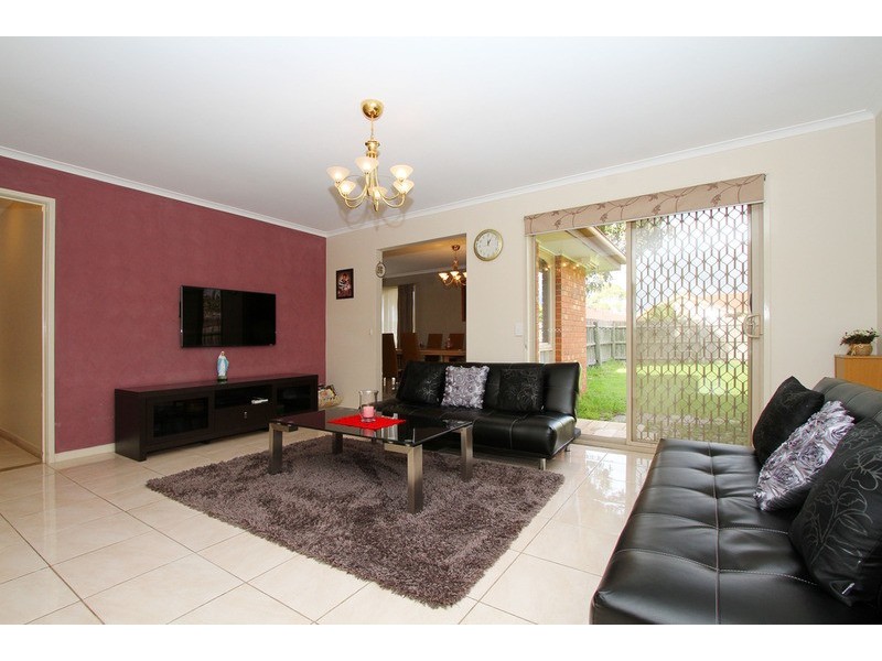 21 Sherbrooke  Crescent, Taylors Lakes VIC 3038