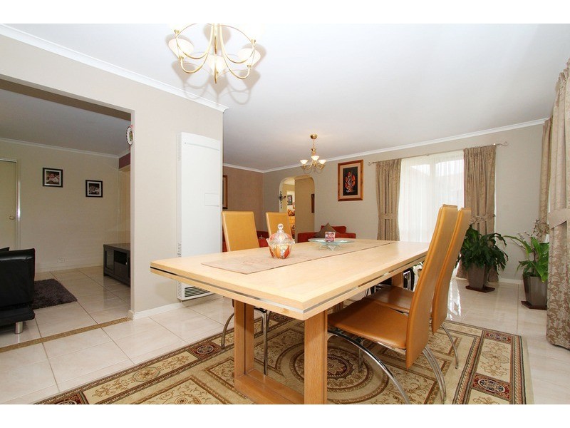 21 Sherbrooke  Crescent, Taylors Lakes VIC 3038
