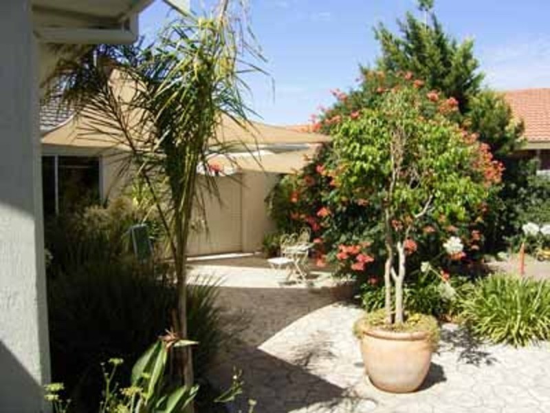 8 Rivoli Place, Taylors Lakes VIC 3038