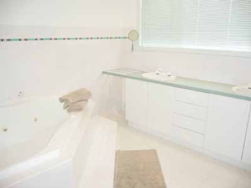 8 Rivoli Place, Taylors Lakes VIC 3038