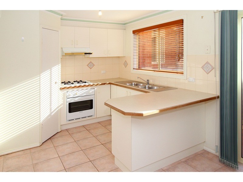 18 Penlow  Court, Hillside VIC 3037