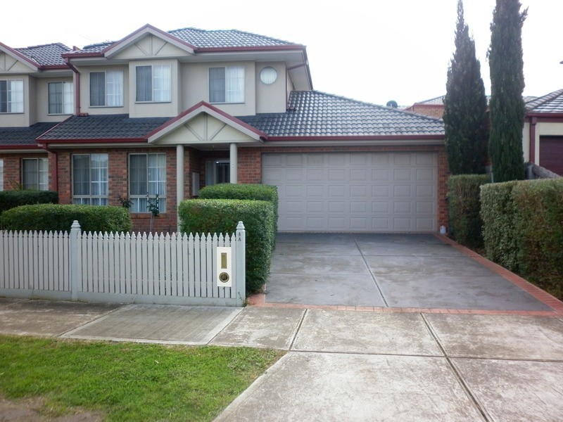 4a Santa Monica Drive, Taylors Lakes VIC 3038