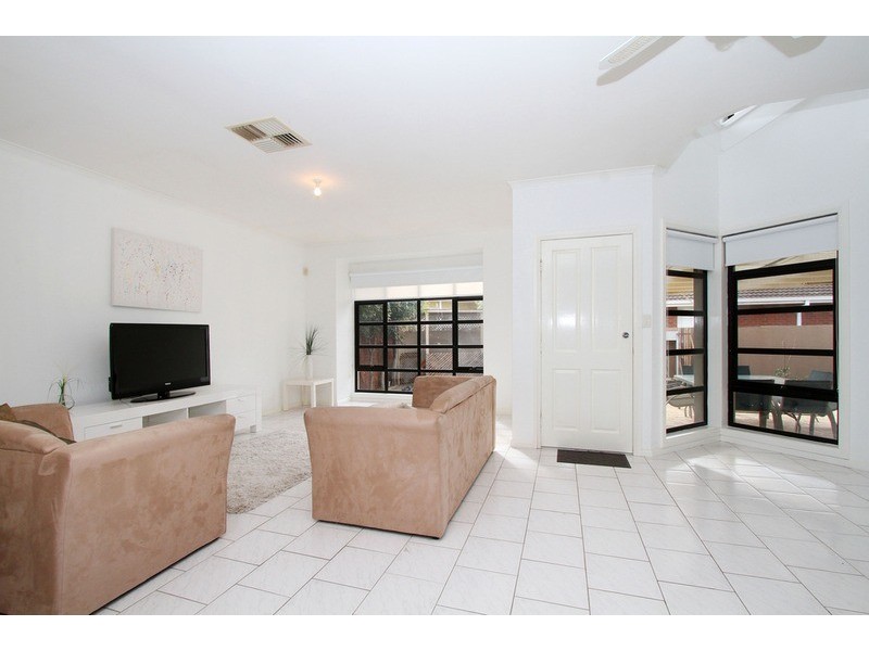 48 Bellbird  Avenue, Taylors Lakes VIC 3038