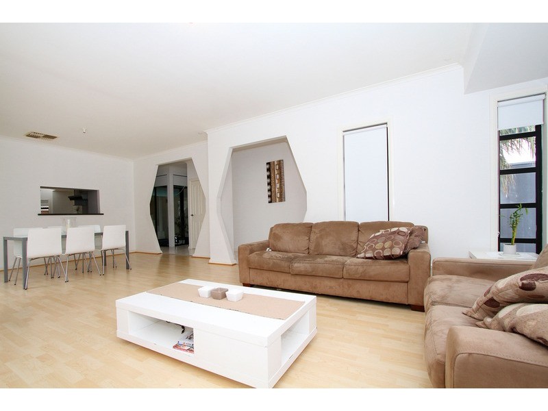 48 Bellbird  Avenue, Taylors Lakes VIC 3038