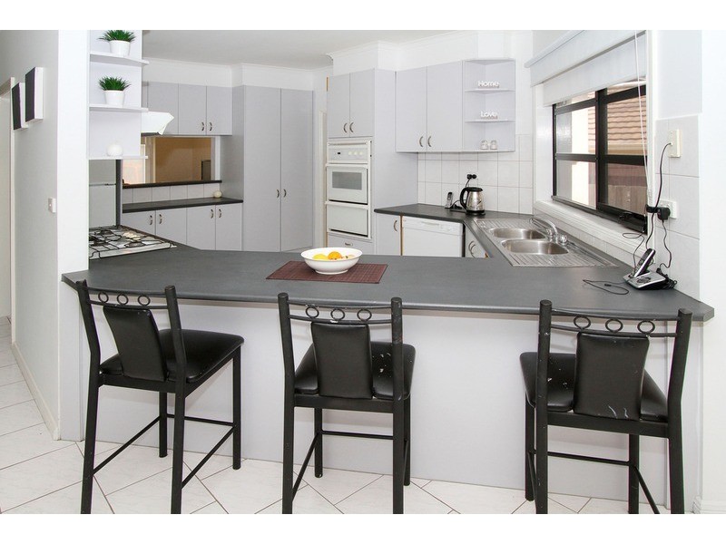 48 Bellbird  Avenue, Taylors Lakes VIC 3038