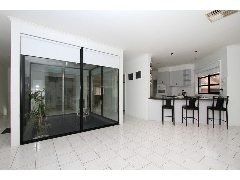 48 Bellbird  Avenue, Taylors Lakes VIC 3038