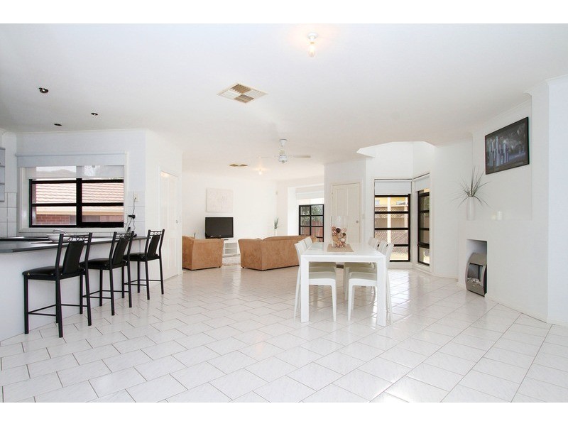 48 Bellbird  Avenue, Taylors Lakes VIC 3038