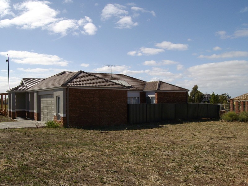 46 Queens Parade, Hillside VIC 3037