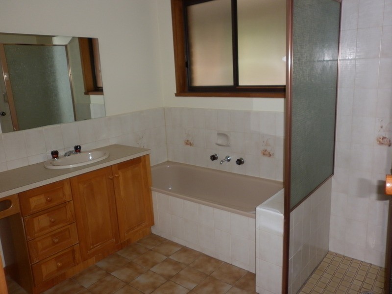 4 Pia Court, Taylors Lakes VIC 3038