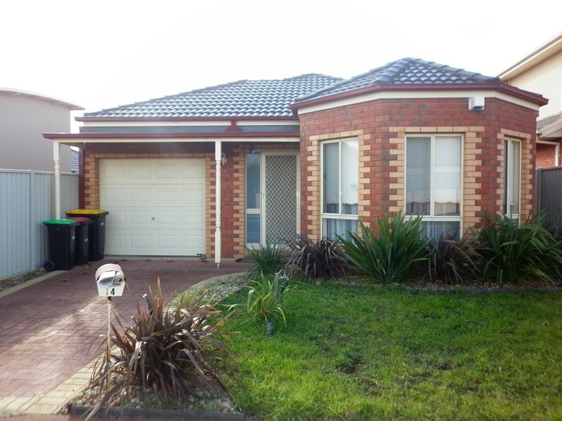 14 Edgbaston Parade, Caroline Springs VIC 3023