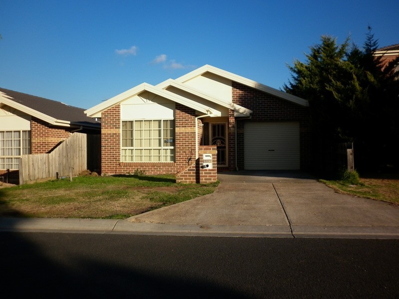 14 Edgbaston Parade, Caroline Springs VIC 3023
