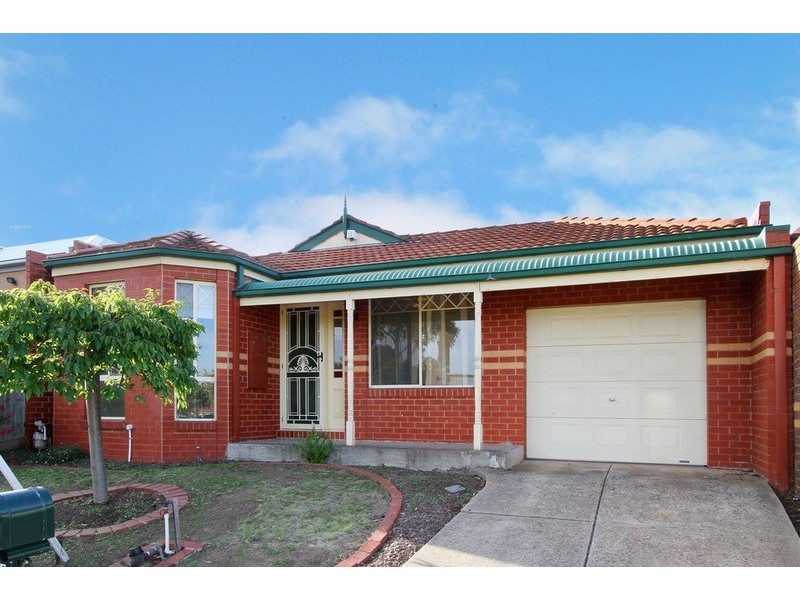 18 Penlow  Court, Hillside VIC 3037