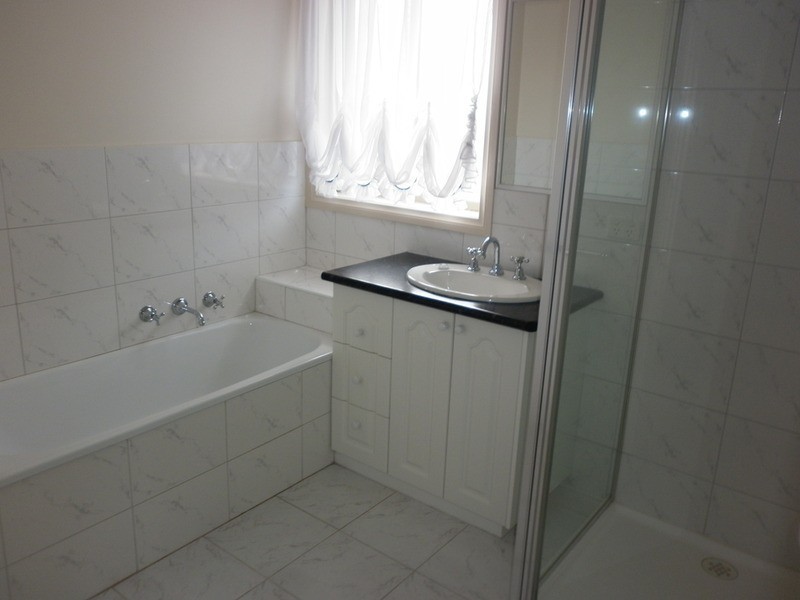 4a Santa Monica Drive, Taylors Lakes VIC 3038