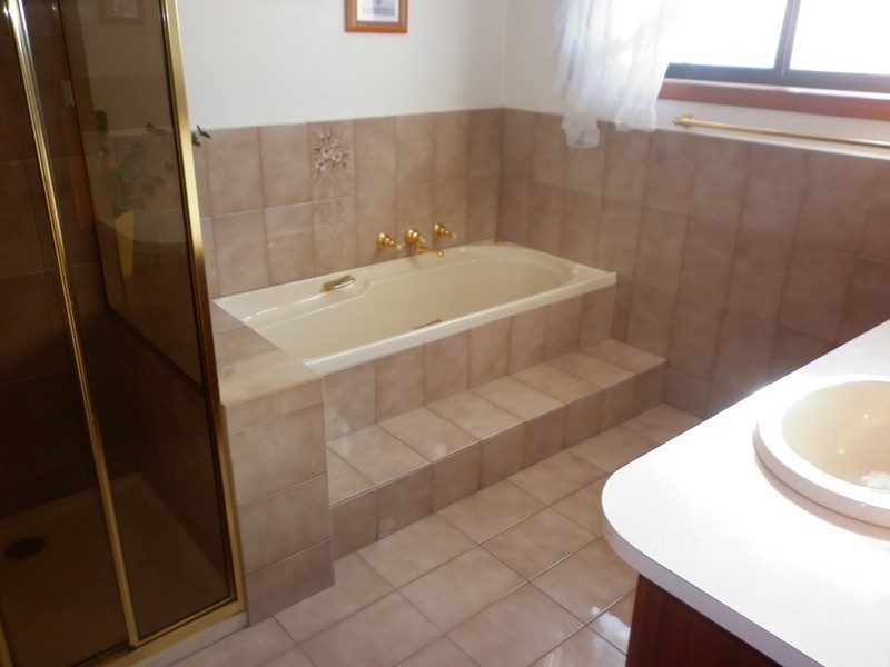 62 Angourie Crescent, Taylors Lakes VIC 3038