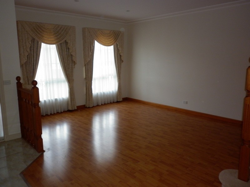 4a Santa Monica Drive, Taylors Lakes VIC 3038