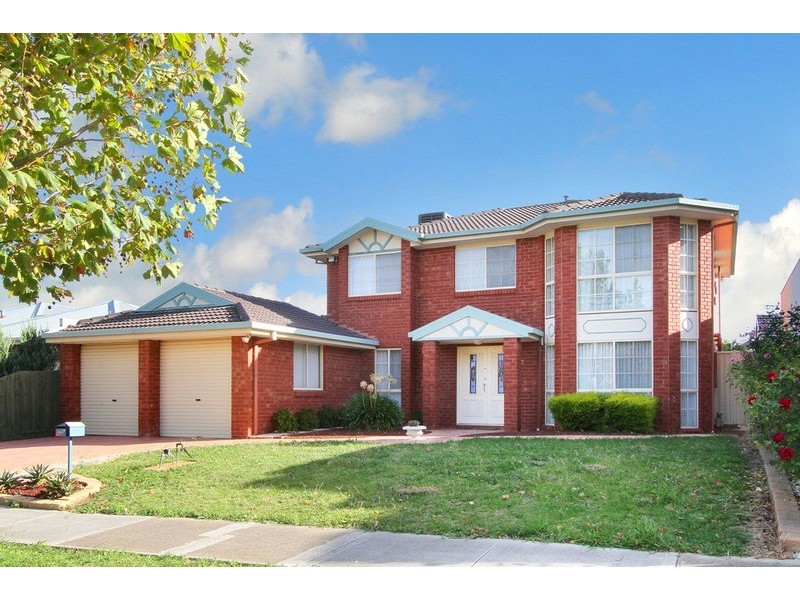 33 McCubbin Drive, Taylors Lakes VIC 3038